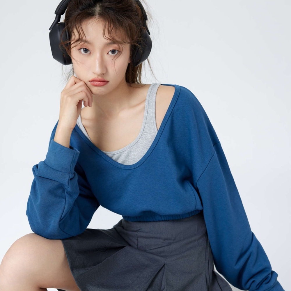 Cider denim u-neckline long sleeve crop sweatshirt